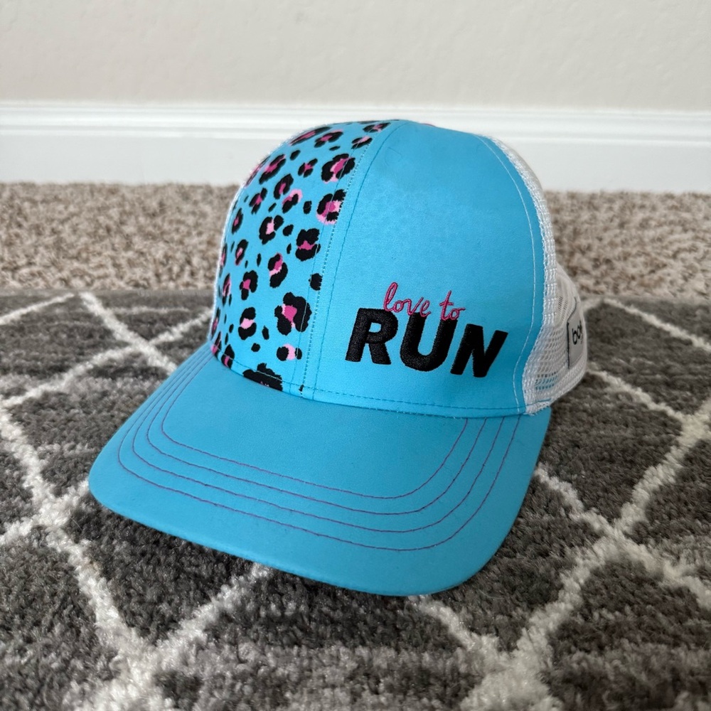 💪🏻 Boco Gear x Fleet Feet Love To Run Blue Cheetah Trucker Hat